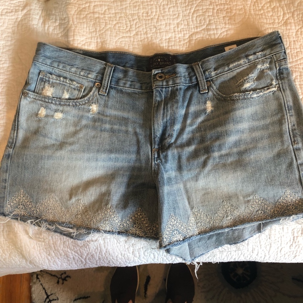 Lucky brand embroidered denim shorts size 12